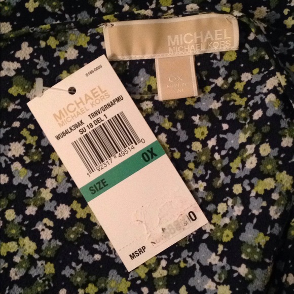 (SOLD) Plus Size Michael Kors Flutter Sleeve Top - Picture 6 of 6